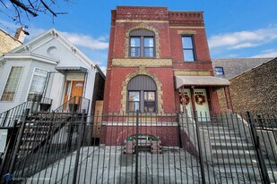 2249 W Taylor St, Unit G in Chicago, IL - Building Photo