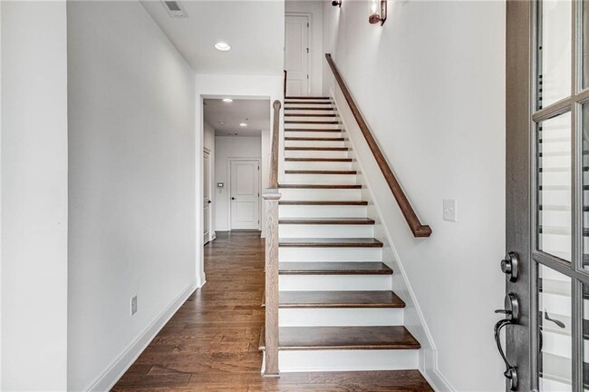 6594 Beacon Dr in Sandy Springs, GA - Building Photo - Building Photo
