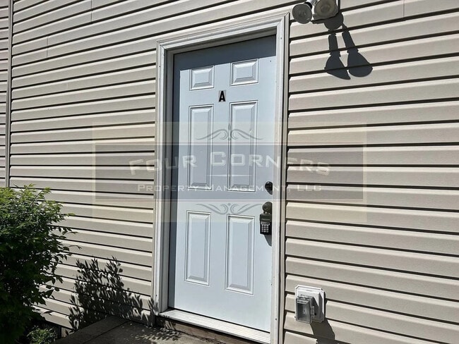 Room in Condo on Beck St in Greensboro, NC - Building Photo - Building Photo