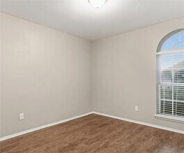 2120 Stonewood Dr in Lancaster, TX - Building Photo - Building Photo