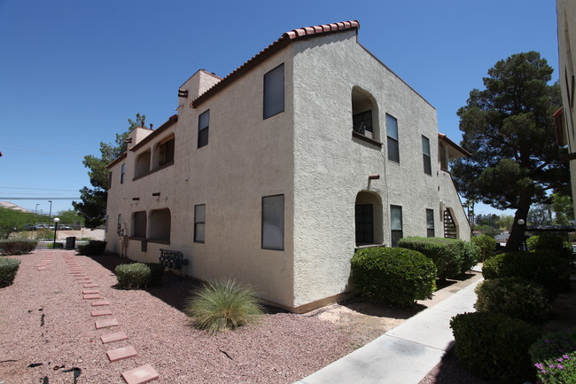 6101 Oakey Blvd in Las Vegas, NV - Building Photo - Building Photo