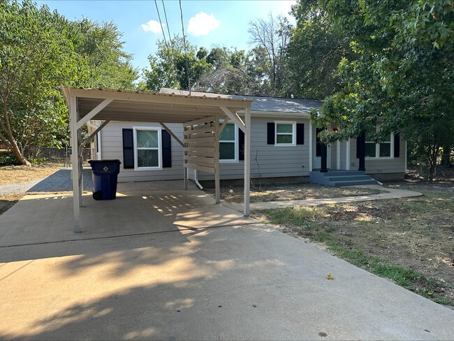 2626 W Johnson St in Denison, TX - Building Photo - Building Photo