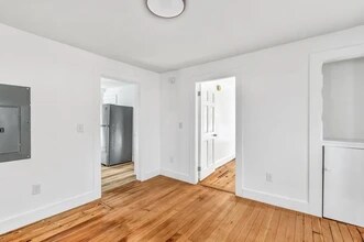 151 South St, Unit Apartment 1 in Gorham, ME - Foto de edificio - Building Photo