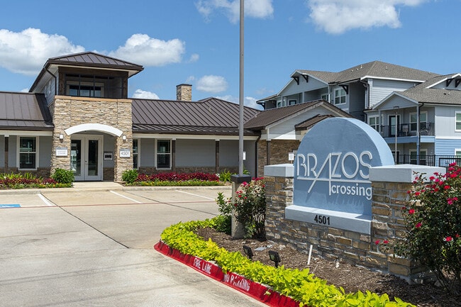Brazos Crossing in Richwood, TX - Building Photo - Building Photo