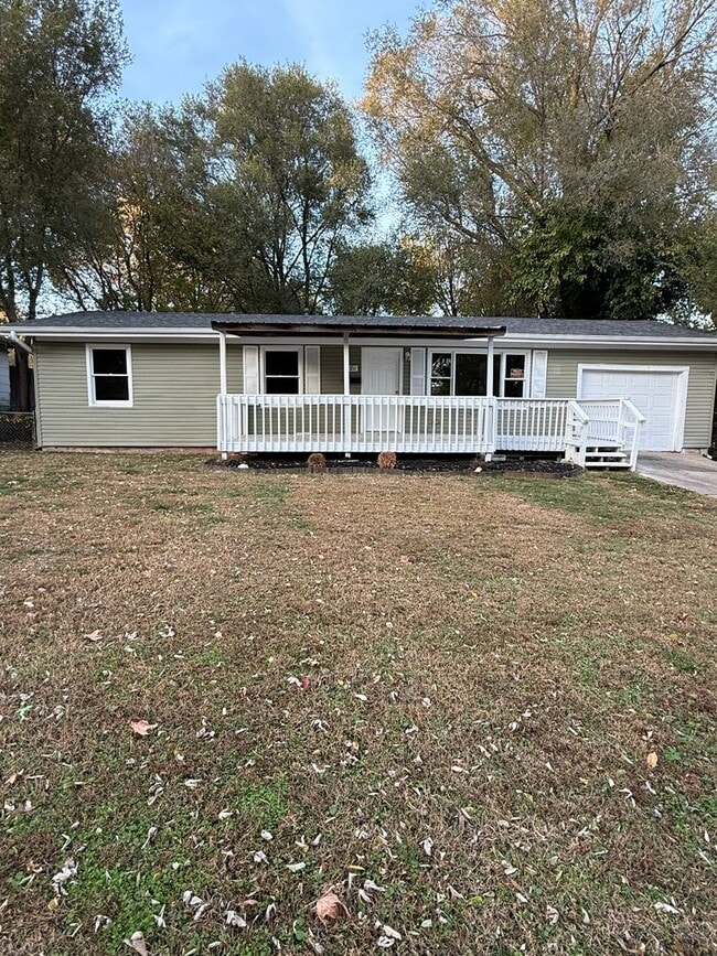 property at 3211 W Walnut St