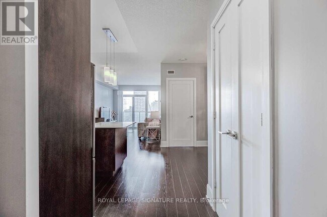 25 Broadway Ave in Toronto, ON - Building Photo - Building Photo