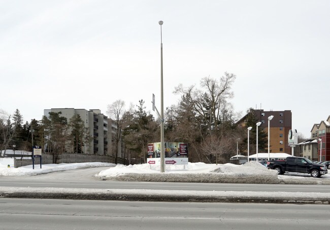 Park Lane Towers in Cambridge, ON - Building Photo - Building Photo