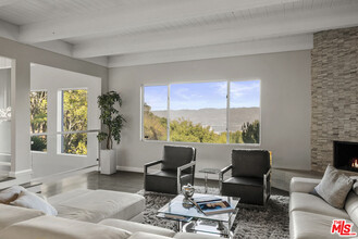 7346 PACIFIC VIEW Dr in Los Angeles, CA - Building Photo - Building Photo