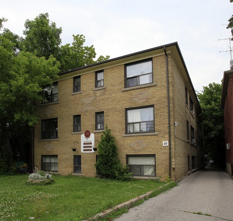 45 Elizabeth St in Toronto, ON - Building Photo