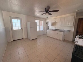 11 Dupont St, Unit 2 in Worcester, MA - Foto de edificio - Building Photo