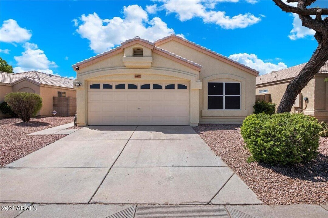 4623 E Desert Wind Dr. in Phoenix, AZ - Building Photo