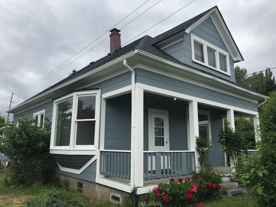 2537 Valencia St in Bellingham, WA - Building Photo