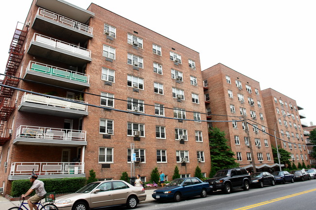 3420 Parsons Blvd in Flushing, NY - Building Photo - Building Photo