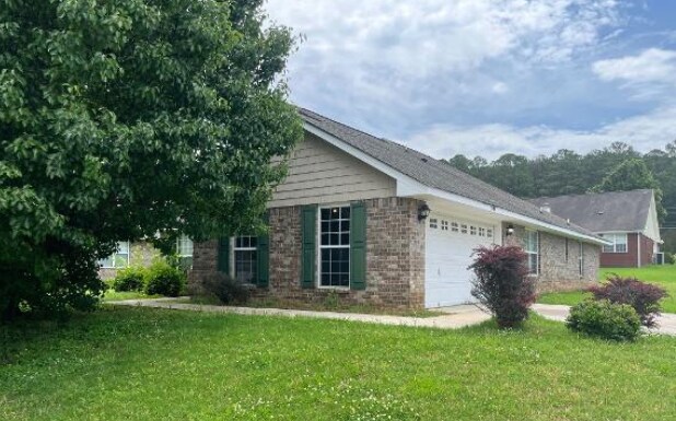 2404 Slatemill Dr SW in Huntsville, AL - Building Photo