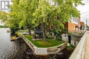 5 Bridge St in Mississippi Mills, ON - Building Photo