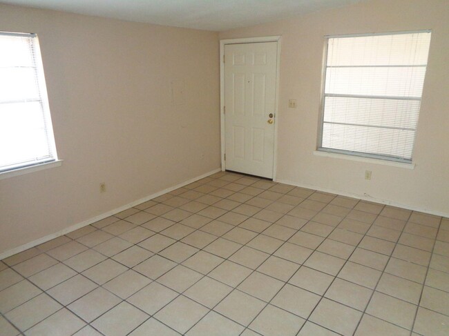 3001 E Glen Dr in El Paso, TX - Building Photo - Building Photo