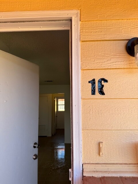 1305 S Maddox Ave in Dumas, TX - Building Photo