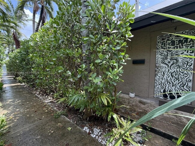 118 NW 24th St in Miami, FL - Building Photo - Building Photo