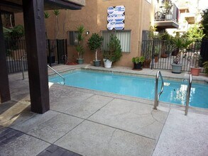 Hollywood Villa Apartments in Los Angeles, CA - Foto de edificio - Building Photo
