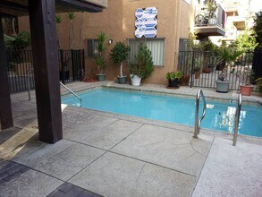 Hollywood Villa Apartments in Los Angeles, CA - Building Photo - Building Photo