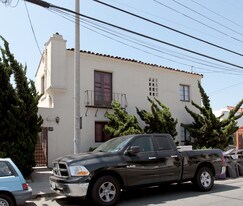 2720 E 4th St in Long Beach, CA - Building Photo
