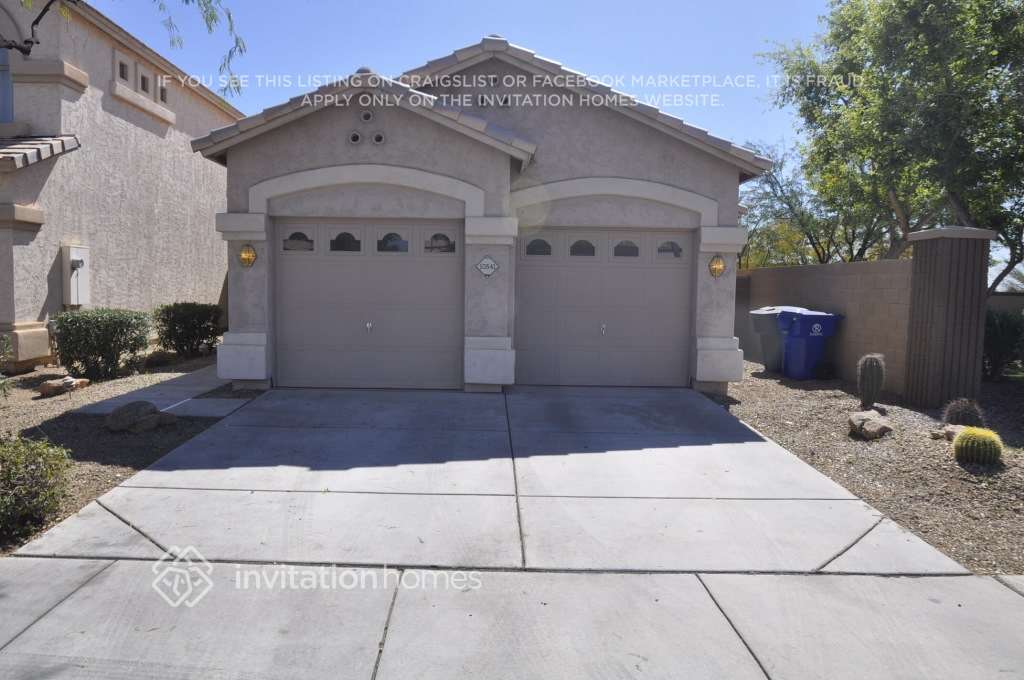 10541 W Almeria Rd in Avondale, AZ - Foto de edificio