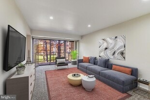 2004 Colts Neck Rd, Unit 11B in Reston, VA - Building Photo