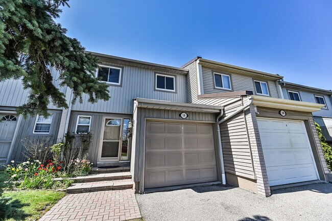 3500 Glen Erin Dr in Mississauga, ON - Building Photo - Building Photo