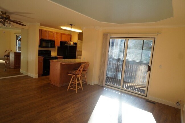 7518 Foxridge Way in Anchorage, AK - Building Photo - Building Photo