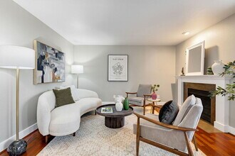 8980 Redmond - Woodinville Rd NE in Redmond, WA - Building Photo - Building Photo