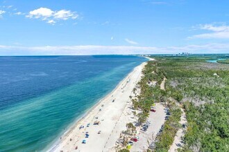 519 Roma Ct, Unit 519 Roma Ct in Naples, FL - Building Photo - Building Photo