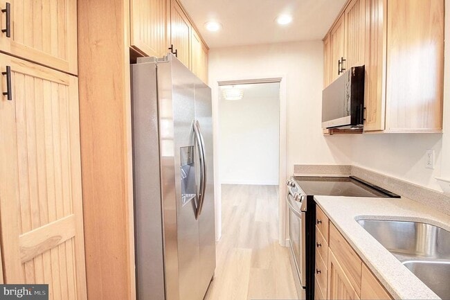 915 Shawnee Dr in Frederick, MD - Building Photo - Building Photo