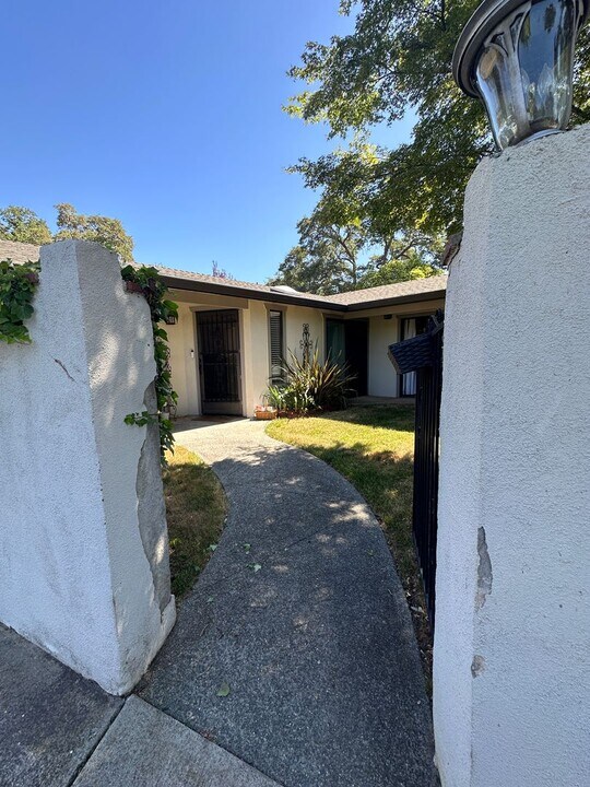 152 Dolores Dr in Auburn, CA - Building Photo