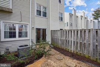 5905 First Landing Way in Burke, VA - Building Photo - Building Photo
