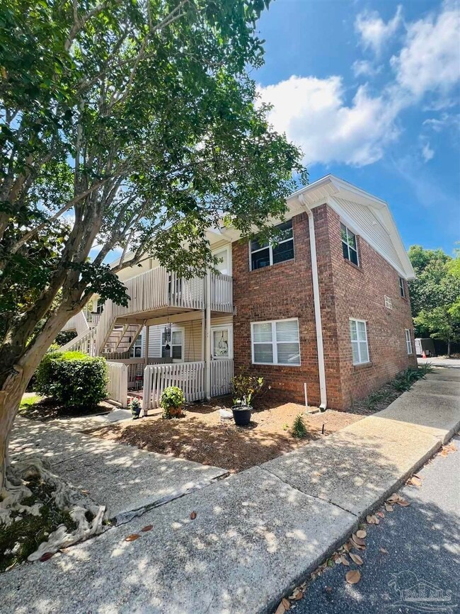 1100 Shoreline Dr in Gulf Breeze, FL - Building Photo - Building Photo