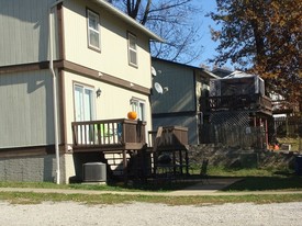 1001 College Ave Apartment Complex in Alton, IL - Foto de edificio - Building Photo