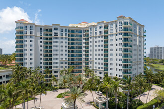 Turnberry Village NO Tower in Aventura, FL - Building Photo - Building Photo