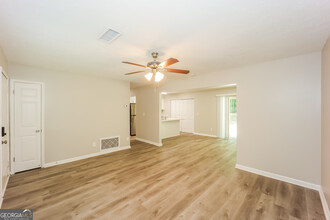 8420 N Pond Ct in Riverdale, GA - Building Photo - Building Photo