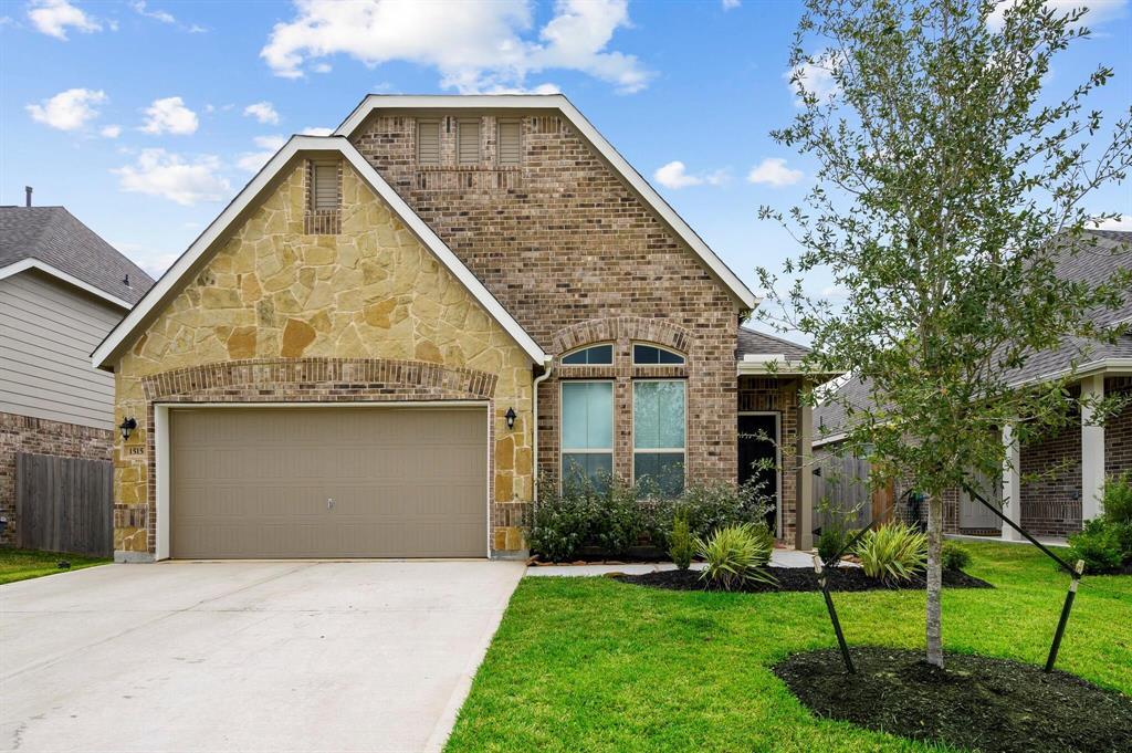 1515 Shannon St in Alvin, TX - Building Photo