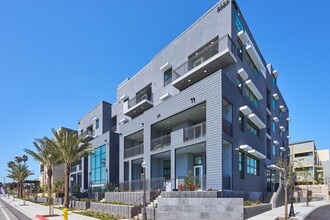 The Willows at Ventura in Ventura, CA - Foto de edificio - Building Photo