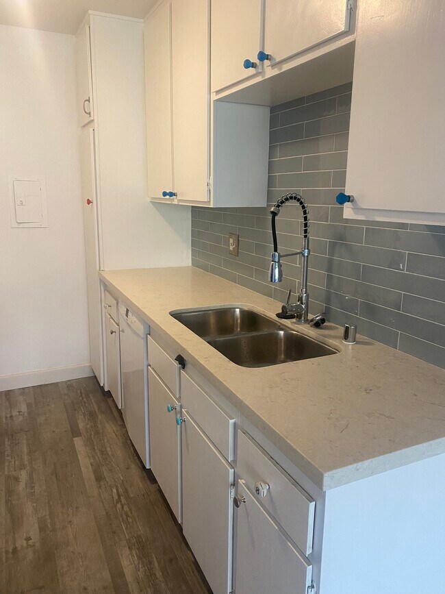 5460 White Oak Ave, Unit A312 in Encino, CA - Building Photo - Building Photo