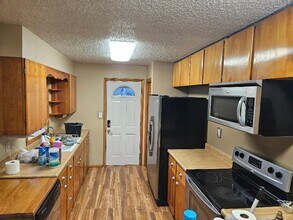 2038 W Sherman St in Sturgis, SD - Foto de edificio - Building Photo