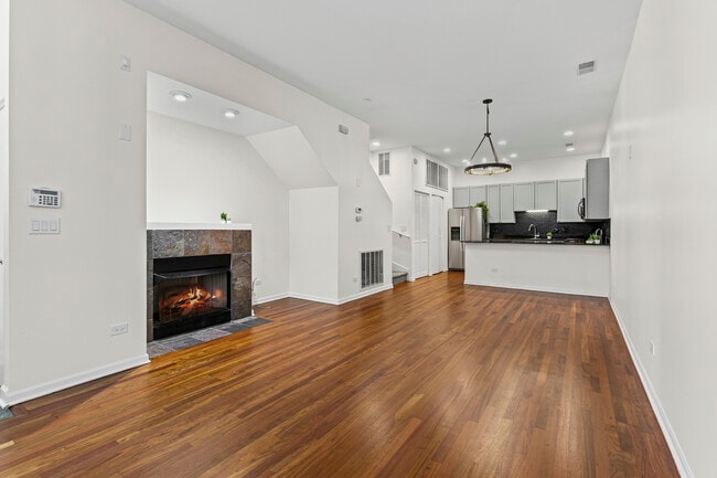 954 N Crosby St in Chicago, IL - Foto de edificio - Building Photo