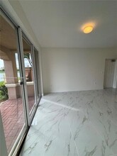 6360 NW 114th Ave, Unit 206 in Doral, FL - Foto de edificio - Building Photo