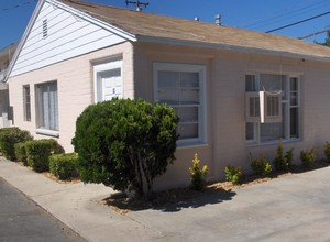 Campus View in Hemet, CA - Building Photo - Building Photo