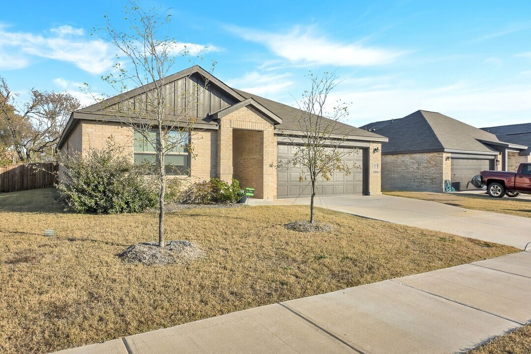 2213 Pacific Ave in Anna, TX - Building Photo