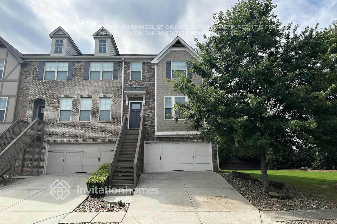2090 Paxton Dr SW in Lilburn, GA - Building Photo