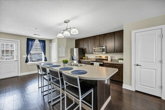 The Avenue at San Marcos Apartments in San Marcos, TX - Foto de edificio - Building Photo