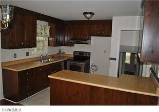 4611 Kellywood Dr in Glen Allen, VA - Building Photo - Building Photo