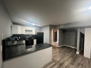 451 NE 136th St in North Miami, FL - Building Photo - Building Photo